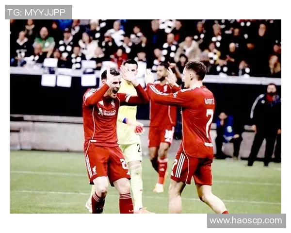 利物浦与拜仁上半场激战回顾双方攻防精彩瞬间分析